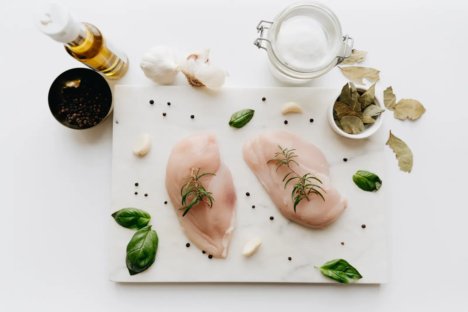 Homemade Cat Food: What's Safe and What's Not 13 Cooked chicken — a safe homemade cat food ingredient